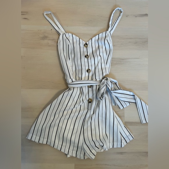 Black and white striped romper. Size large - Picture 1 of 4